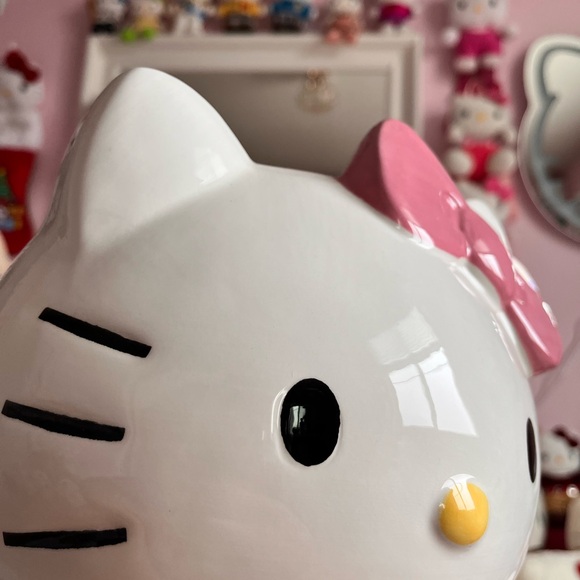 SOLD NWT Large Hello Kitty planter! SUPER CUTE ceramic planter. - Picture 5 of 6
